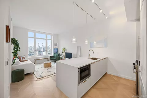 41 St Avenue 29-18, Long Island City, NY 11101