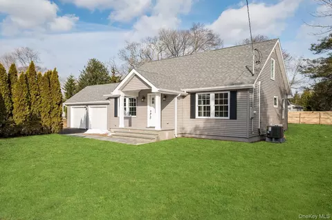 3 Adelaide Park, Center Moriches, NY 11934