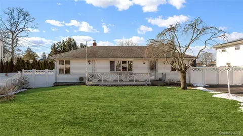 46 Creighton Ave, Lake Ronkonkoma, NY 11779