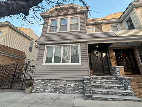 7843 84th St, New York, NY 11385