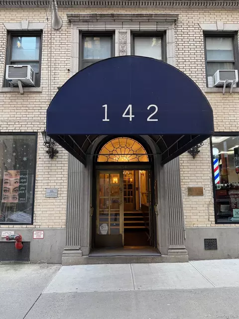 142 E 49th St #8A, New York, NY 10017