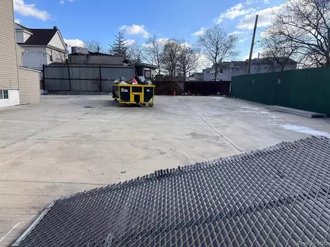 15910 Meyer Ave, New York, NY 11433