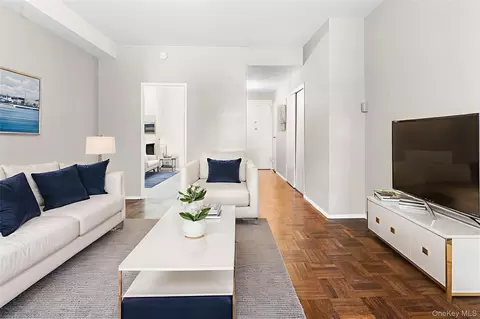 3 Fordham Hill Oval #1G, New York, NY 10468