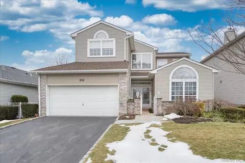 205 Windwatch Dr, Hauppauge, NY 11788