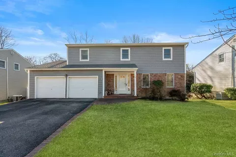 18 Barry Ln, Syosset, NY 11791