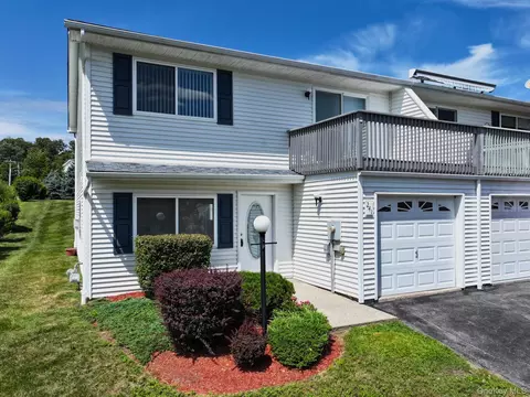 241 Tamerisk Ln, New Windsor, NY 12553