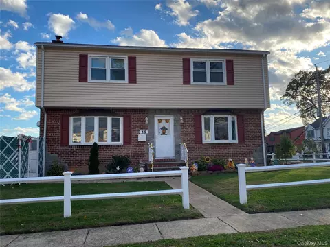 19 Sprague Dr, Valley Stream, NY 11580
