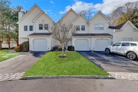 204 Erik Dr, Setauket, NY 11733