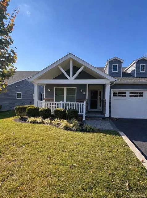 2 Spruce Pl, Bohemia, NY 11716