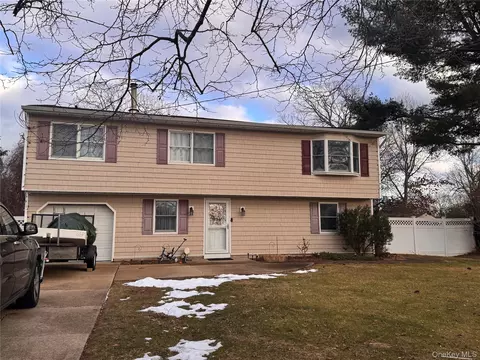 107 Casement Ave, Central Islip, NY 11722