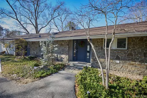 90 Cedar Ave, Poughkeepsie, NY 12603