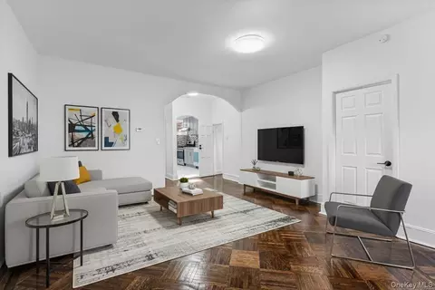 161-36 Grand Central Pkwy, New York, NY 11432
