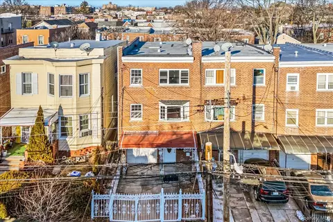 953 E 217th St # A, New York, NY 10469