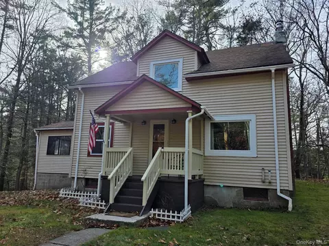 27 Airport Rd, Highland, NY 12732