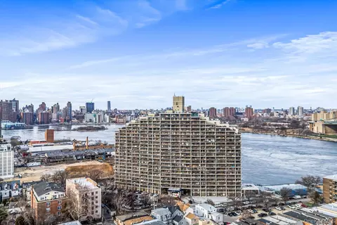 25-40 Shore Blvd #5E, New York, NY 11102