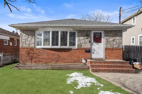 40 Belmont Blvd, Elmont, NY 11003