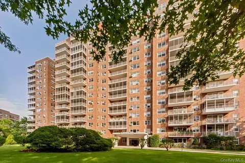 3530 Henry Hudson Pkwy #1E, New York, NY 10463