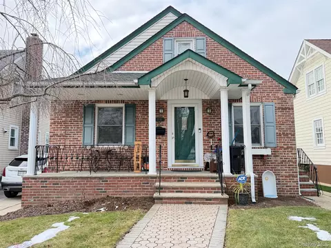 45-66 196th Pl, Flushing, NY 11358