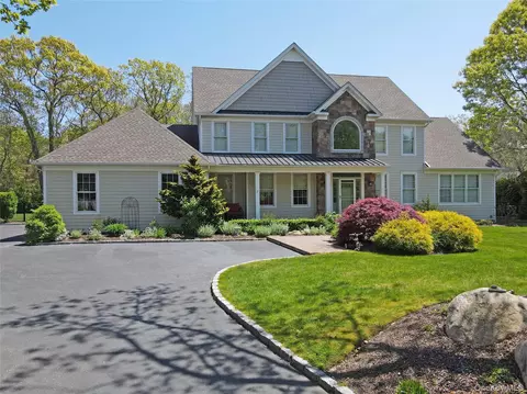 103 Silver Beech Ln, Calverton, NY 11933