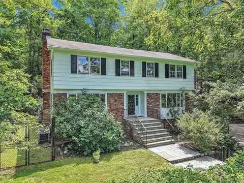 3 Gilman Ln, Cortlandt, NY 10567