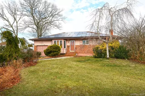 175 Woods Rd, North Babylon, NY 11703
