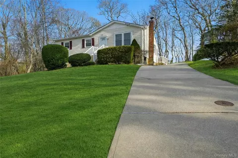 23 Amagansett Dr, Sound Beach, NY 11789