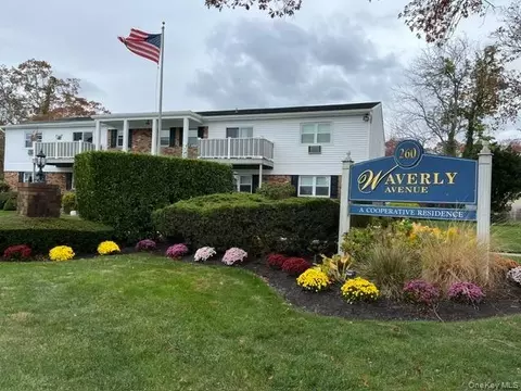 260 Waverly Ave #15, Patchogue, NY 11772
