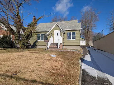153 W Main St, Kings Park, NY 11754