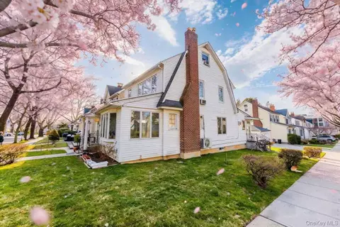 257-17 Pembroke Ave, North Hempstead, NY 11020