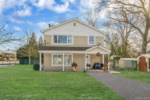 78 Eleanor Ave, Mastic, NY 11950
