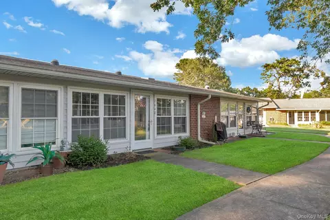 164 Falmouth Ct #E, Ridge, NY 11961