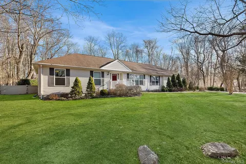 17 Cove View Rd, Sag Harbor, NY 11963