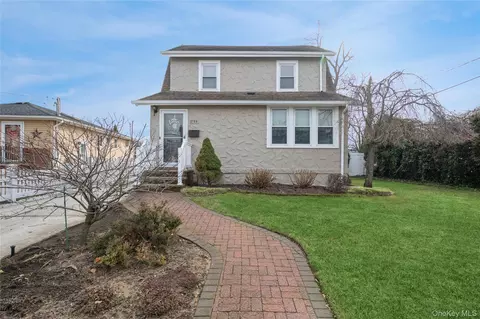 2768 Wilson Ave, Bellmore, NY 11710