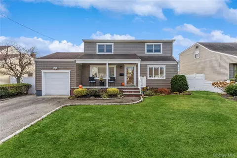 14 Cypress St, Farmingdale, NY 11735