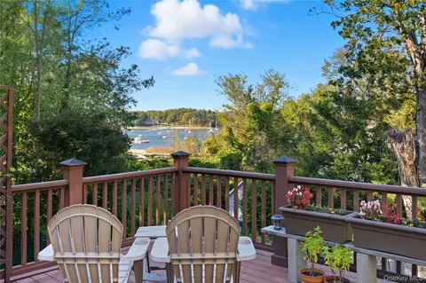 7 Landing Rd, Huntington, NY 11743