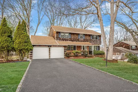 10 Penelope Dr, Setauket, NY 11733