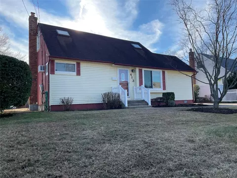 413 37th St, Lindenhurst, NY 11757