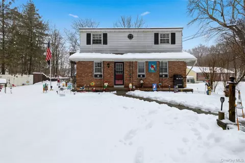 63 Parksville Rd, Pleasant Valley, NY 12569