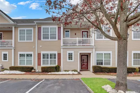 67 Warwick Dr, Massapequa, NY 11758