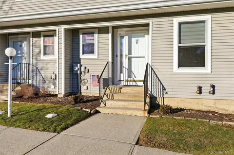 100 Boniface Dr #13B, Crawford, NY 12566