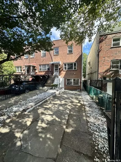 1045 E 228th St, New York, NY 10466