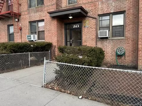 745 E 231 St #6A, New York, NY 10466