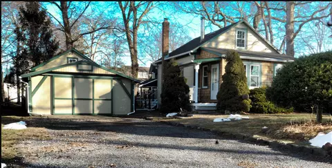84 Cedar Rd, Wading River, NY 11792