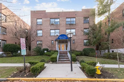 90 Schenck Ave #3P, North Hempstead, NY 11021