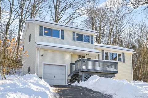 102 Ridge Rd, Cortlandt, NY 10567