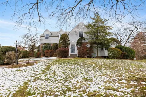 55 Del Rey Dr, Mount Vernon, NY 10552
