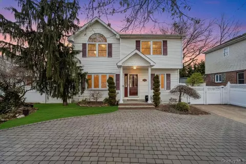 2585 Oceanside Rd, Oceanside, NY 11572