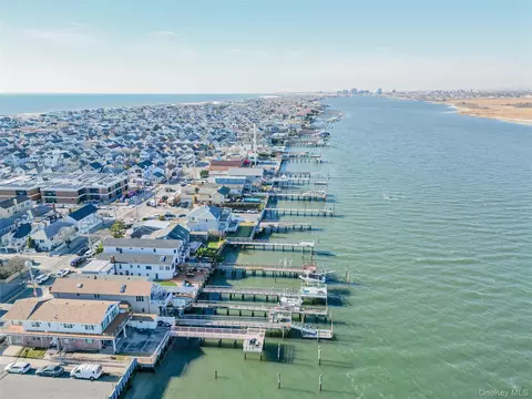 991 W Park Ave, Long Beach, NY 11561