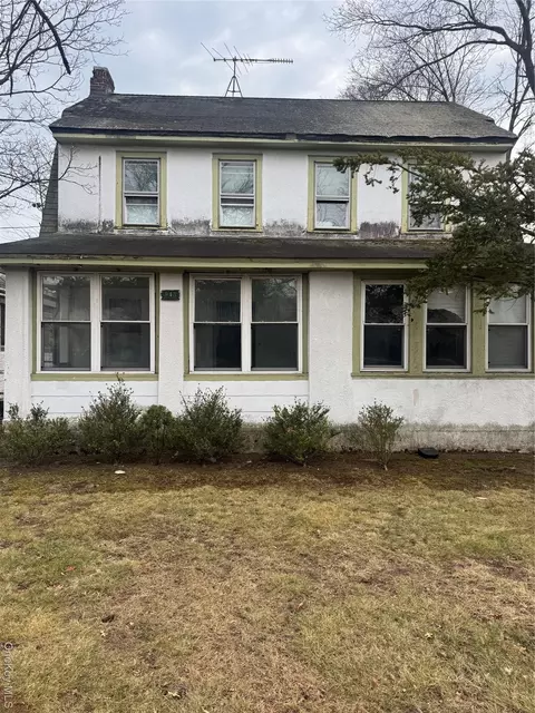 943 Central Ave, Woodmere, NY 11598