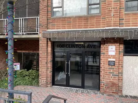 100 Clinton Ave #4P, Mineola, NY 11501